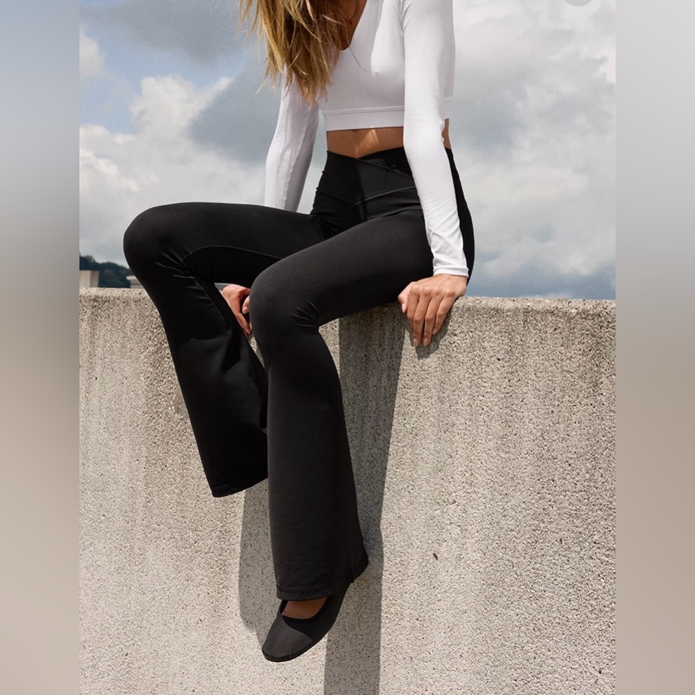 Offline by Aerie Small True black real me high waisted Crossover Flare Legging